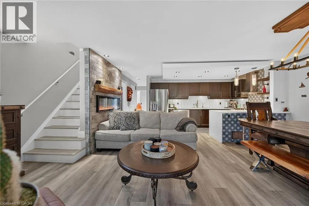 4377 BEVERLEY Crescent