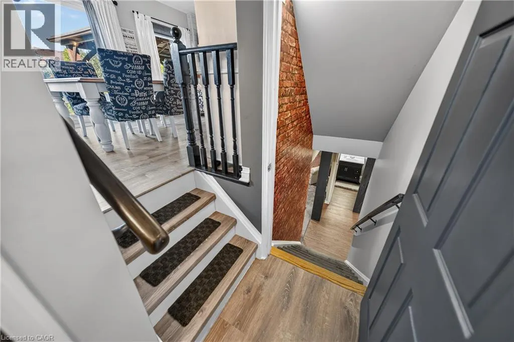 6 MATHEWS Court