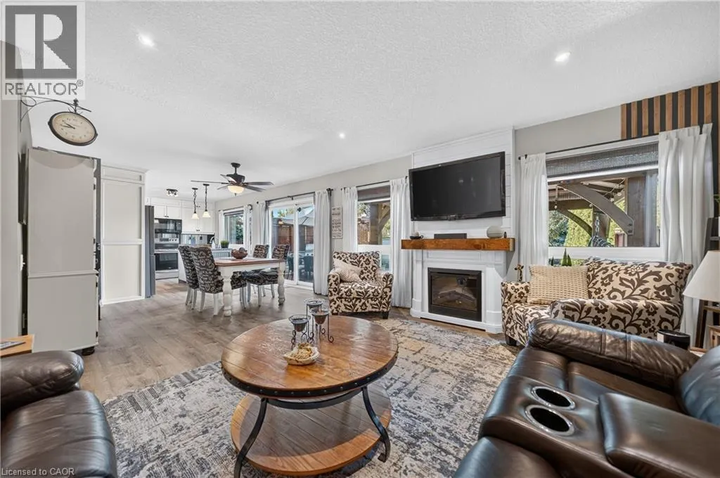 6 MATHEWS Court