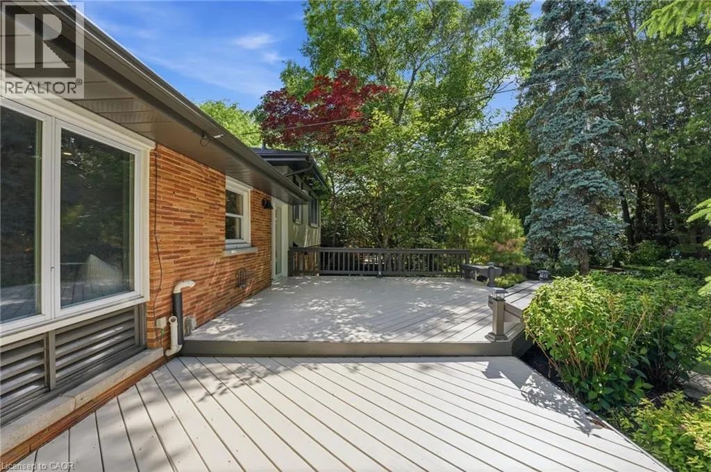 571 LEONARD Court