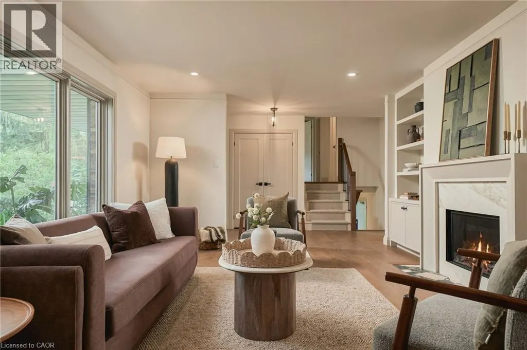 571 LEONARD Court
