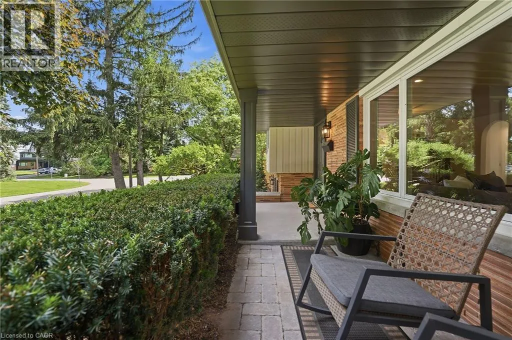 571 LEONARD Court