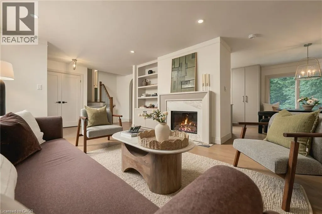 571 LEONARD Court