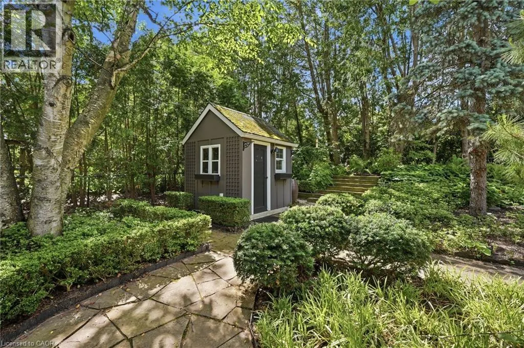 571 LEONARD Court