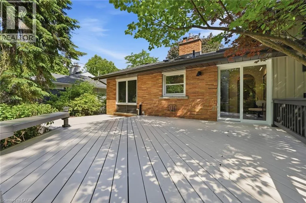 571 LEONARD Court