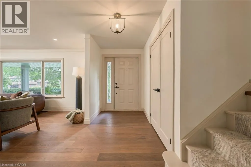 571 LEONARD Court