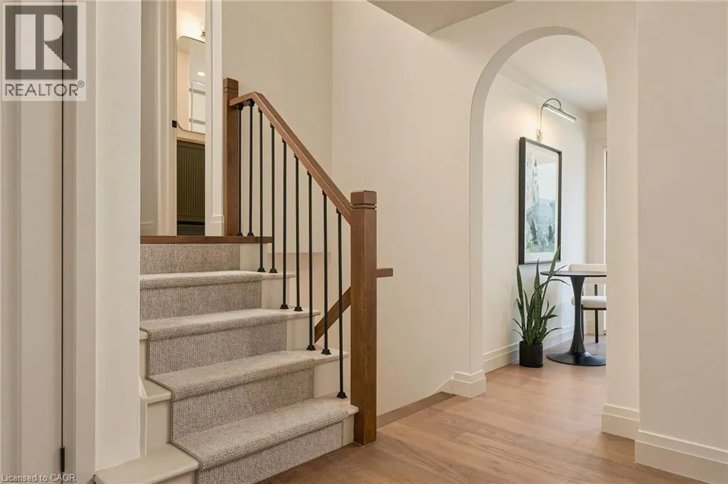 571 LEONARD Court