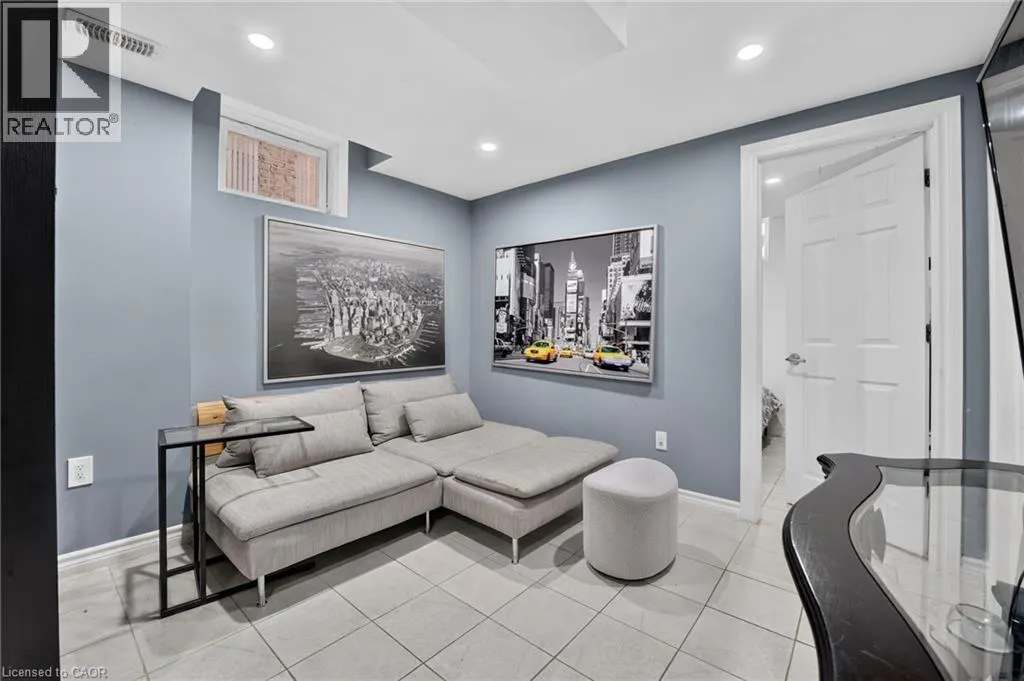 58 SUMMERBERRY Way