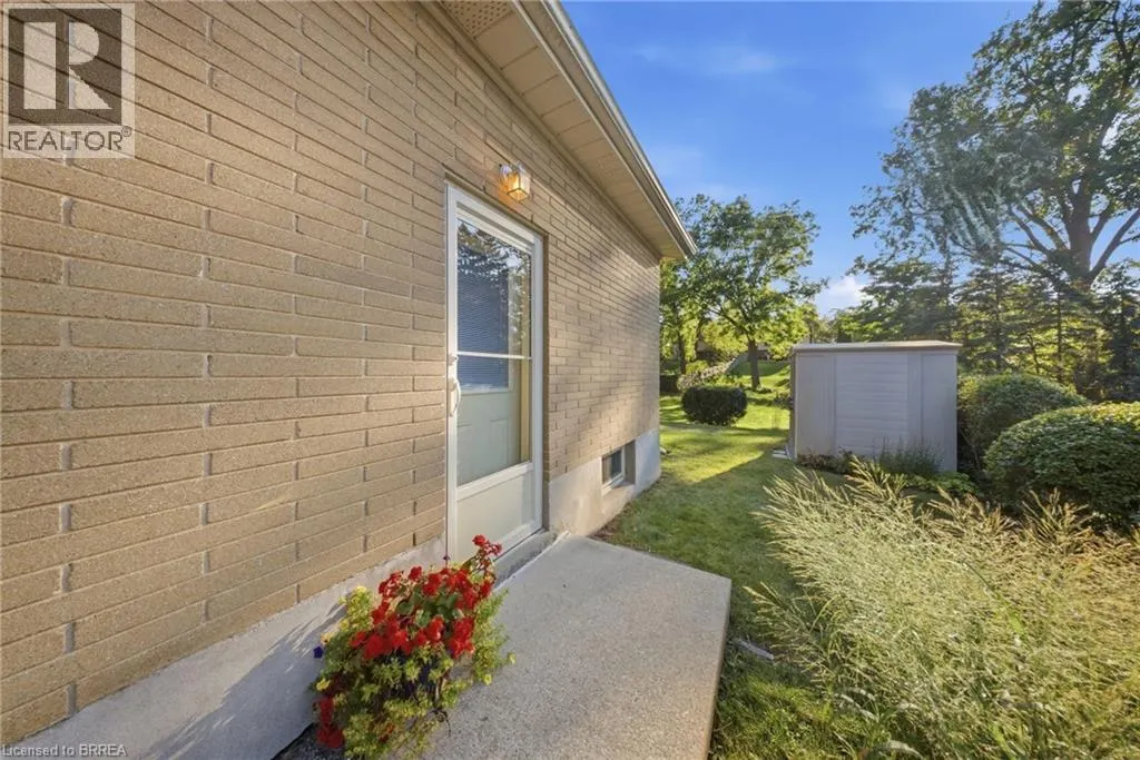 21 HILLCREST Avenue