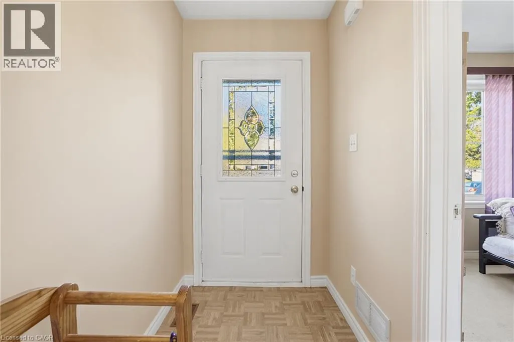 9 KINSMAN Court S