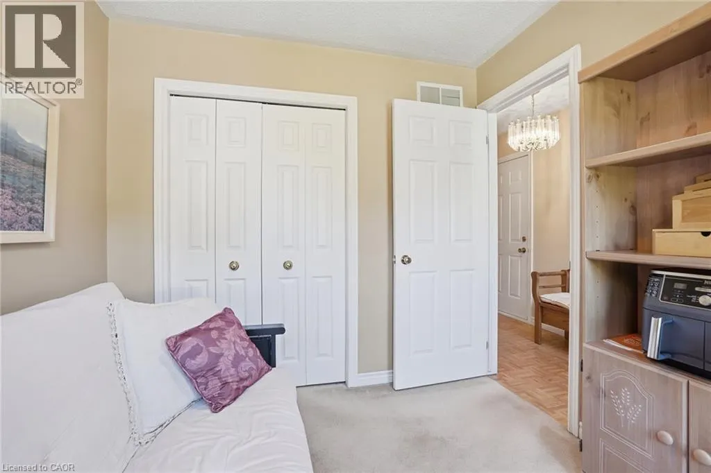 9 KINSMAN Court S