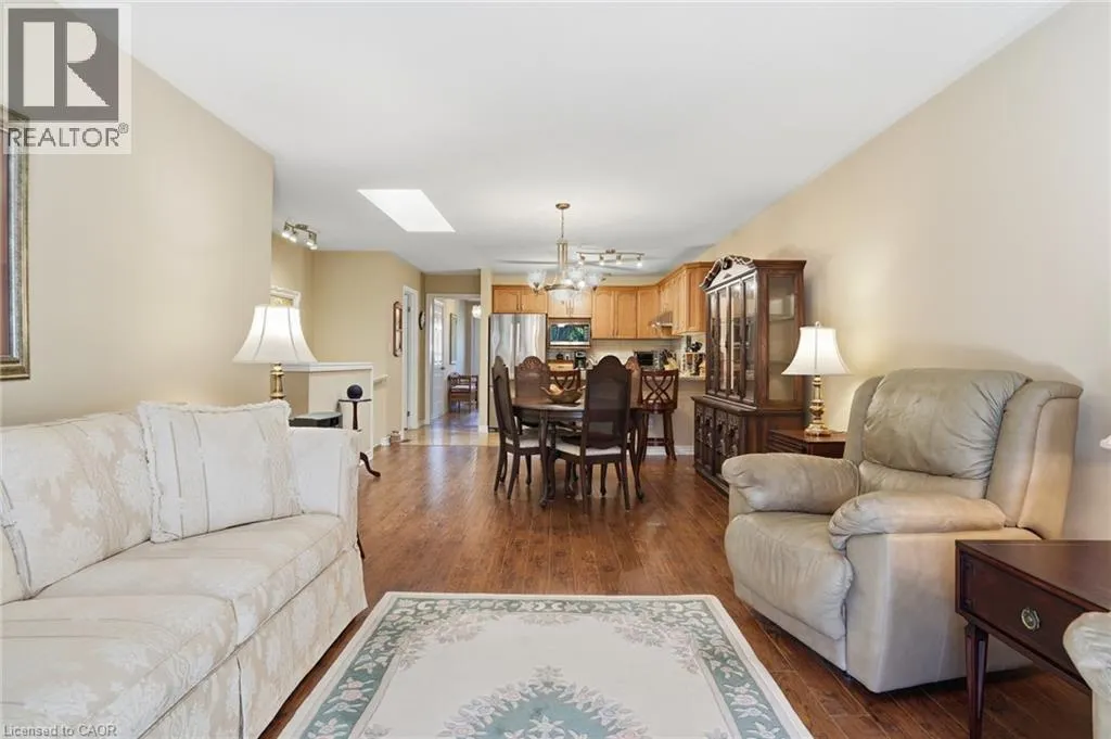 9 KINSMAN Court S