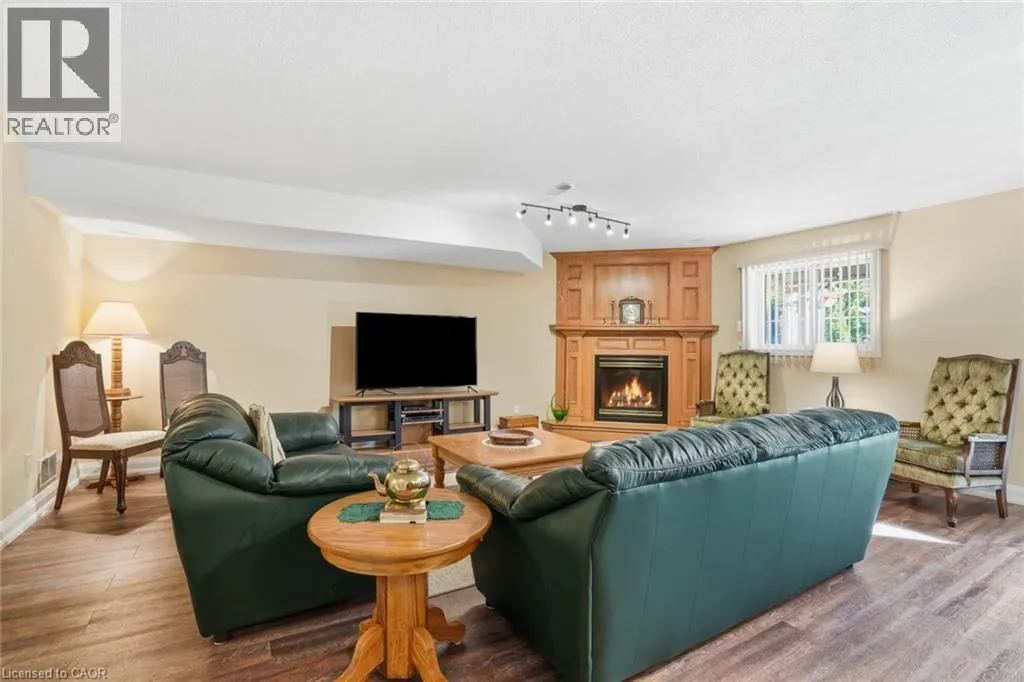 9 KINSMAN Court S