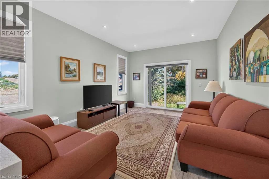 41 ELEANOR Avenue