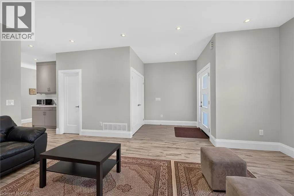 41 ELEANOR Avenue