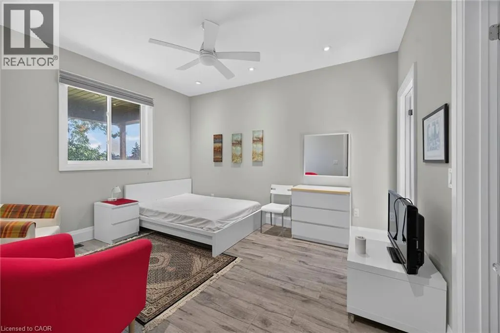 41 ELEANOR Avenue
