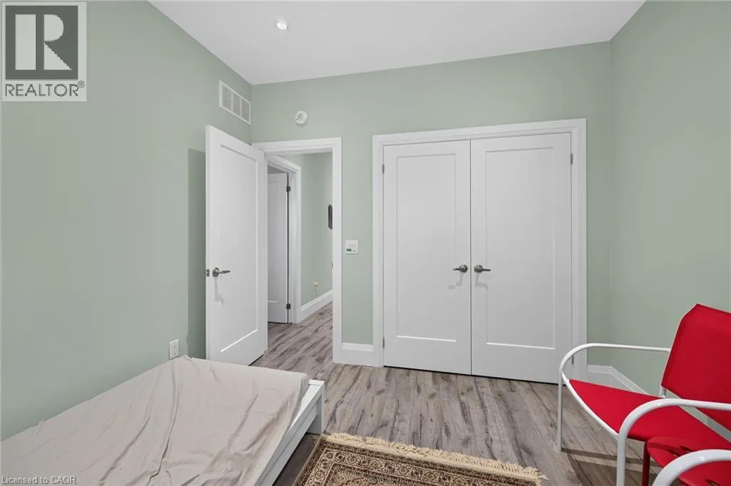 41 ELEANOR Avenue
