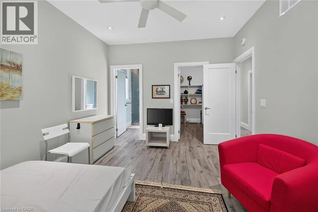 41 ELEANOR Avenue