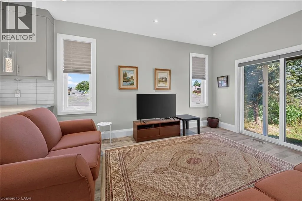 41 ELEANOR Avenue