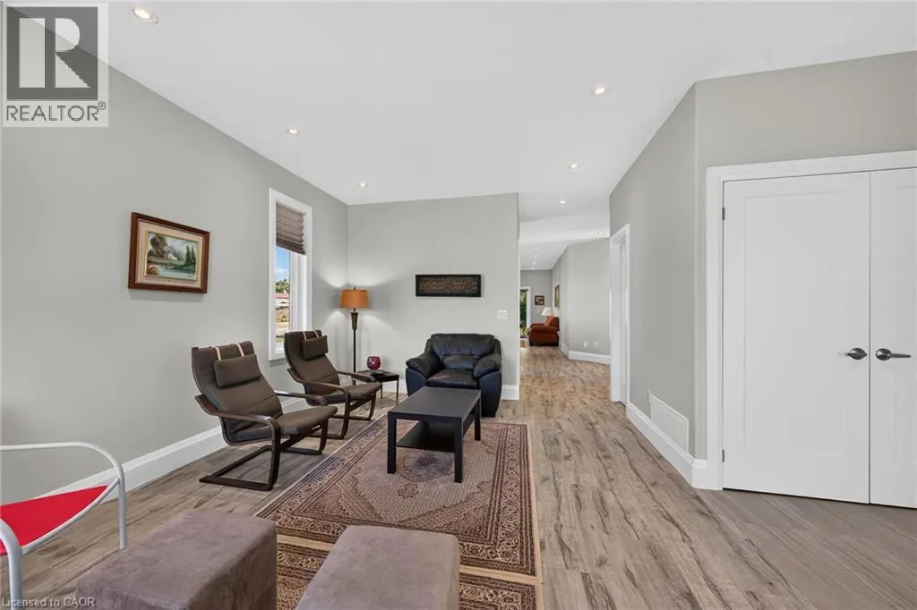 41 ELEANOR Avenue