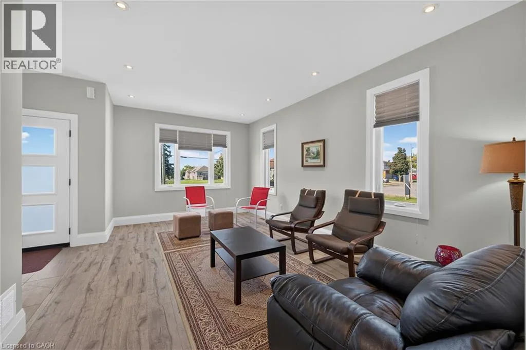 41 ELEANOR Avenue