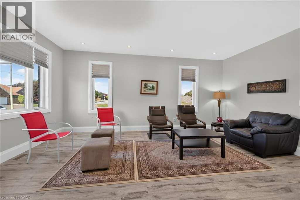 41 ELEANOR Avenue
