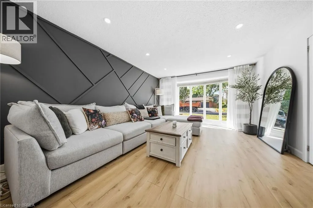 25 CEDARLAND Drive