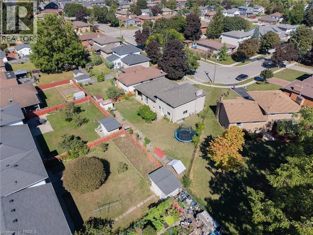 32 AVONDALE Crescent