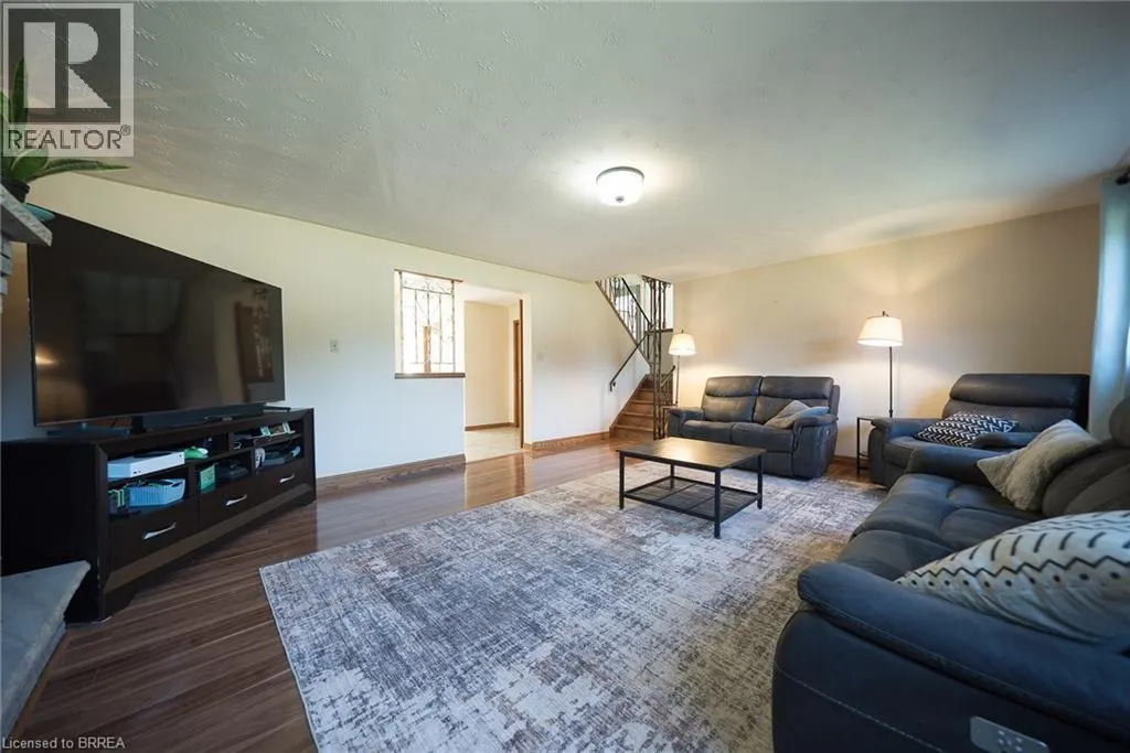 32 AVONDALE Crescent