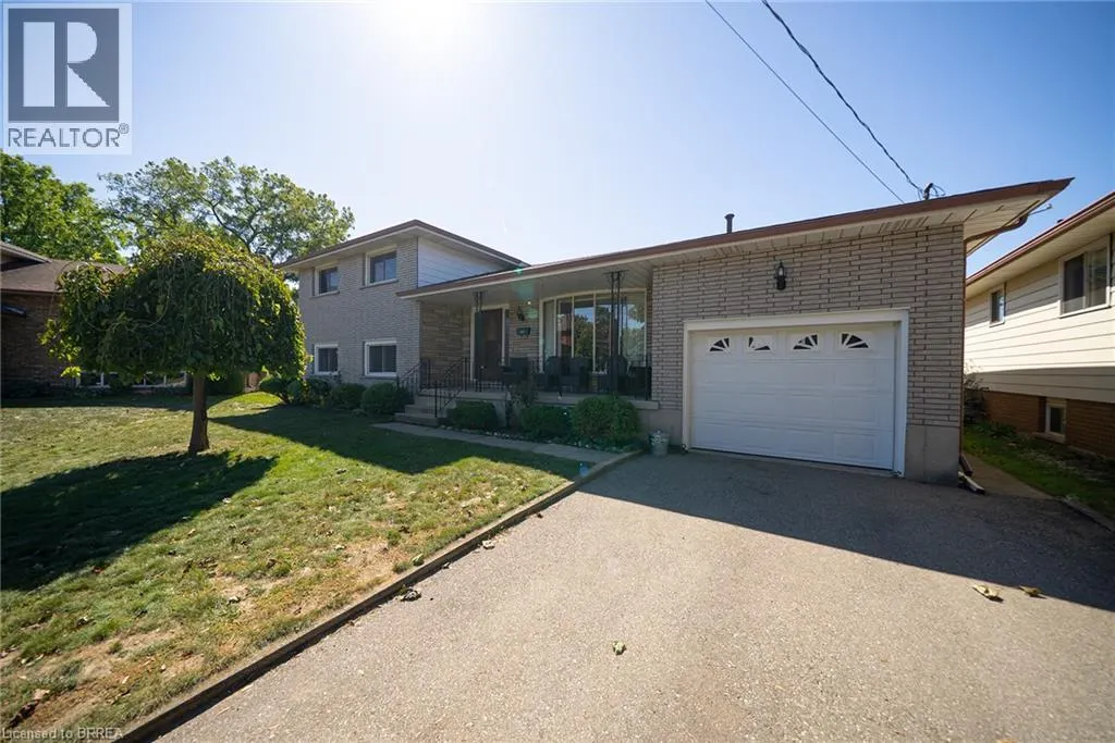 32 AVONDALE Crescent