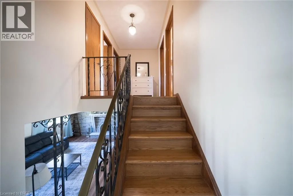 32 AVONDALE Crescent