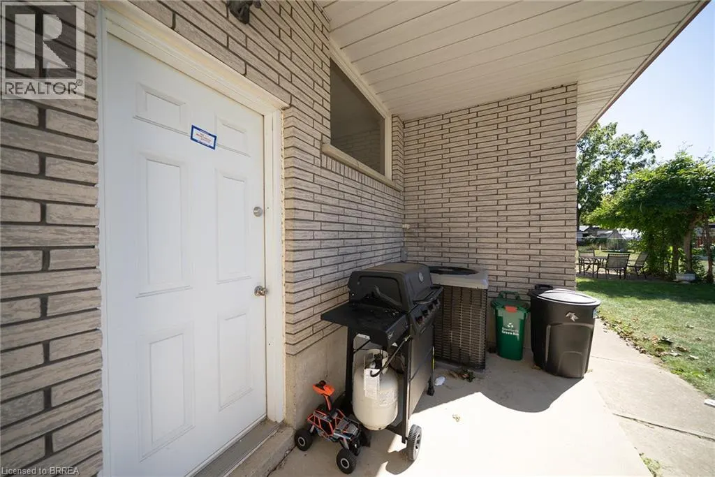 32 AVONDALE Crescent