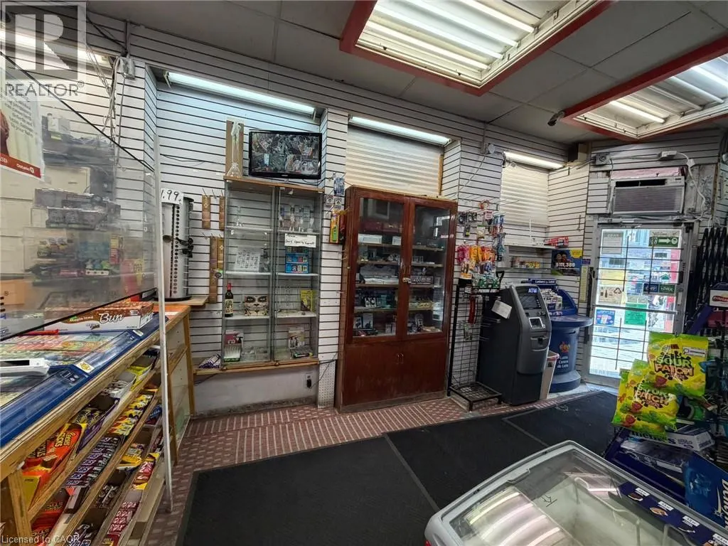 163 DUNDAS Street