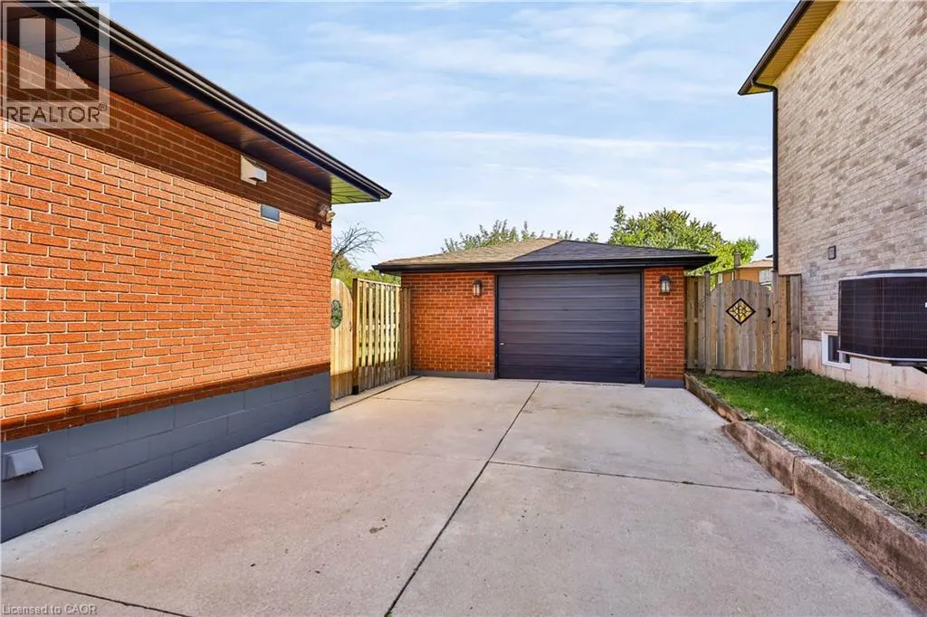 38 DEERHURST Road
