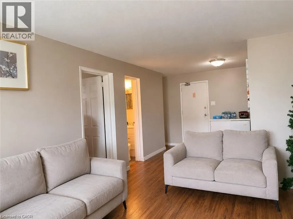 633 BARBER Avenue N Unit# 7 #7