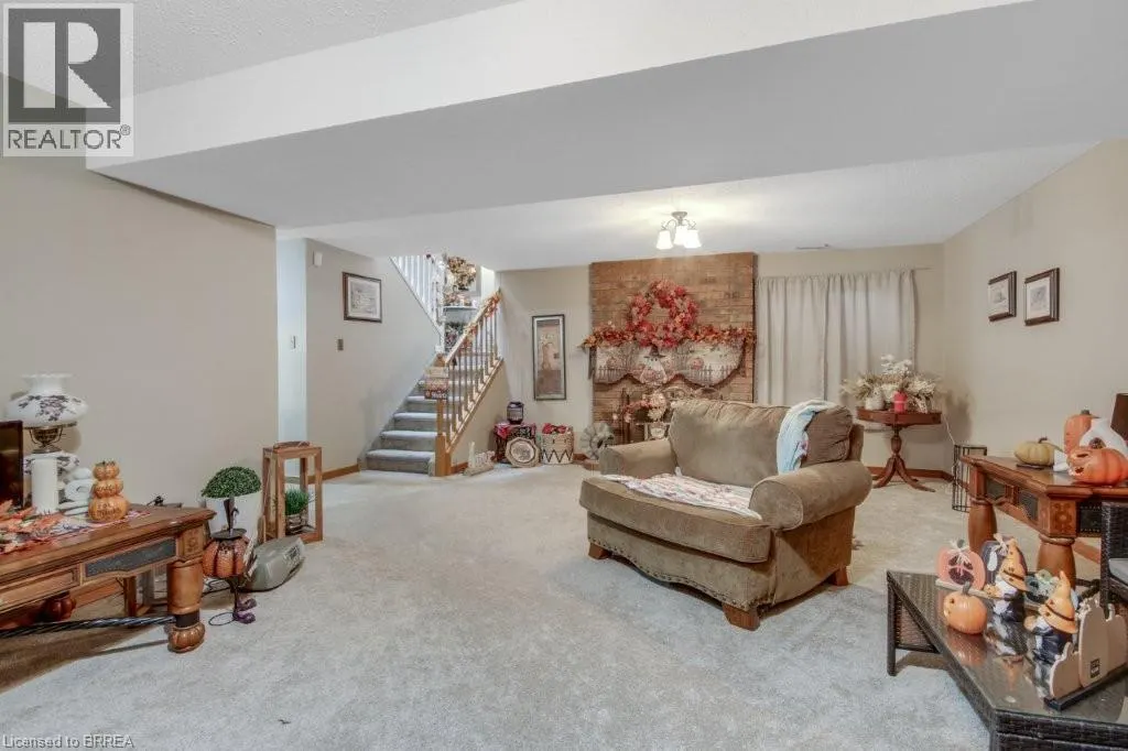 72 LYNDEN HILL Crescent
