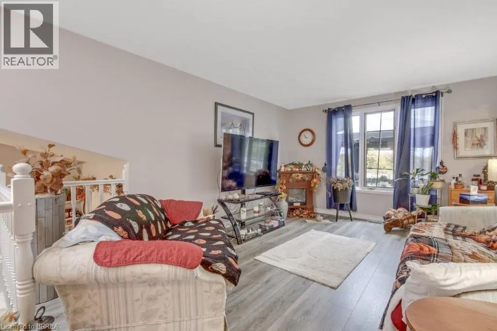 72 LYNDEN HILL Crescent