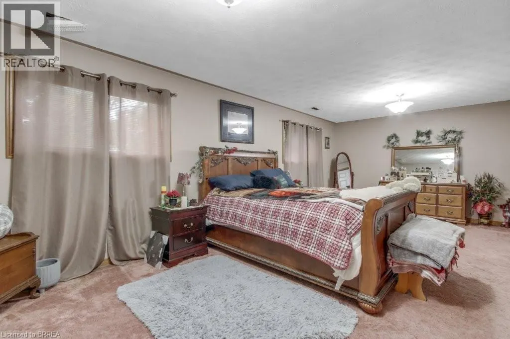 72 LYNDEN HILL Crescent
