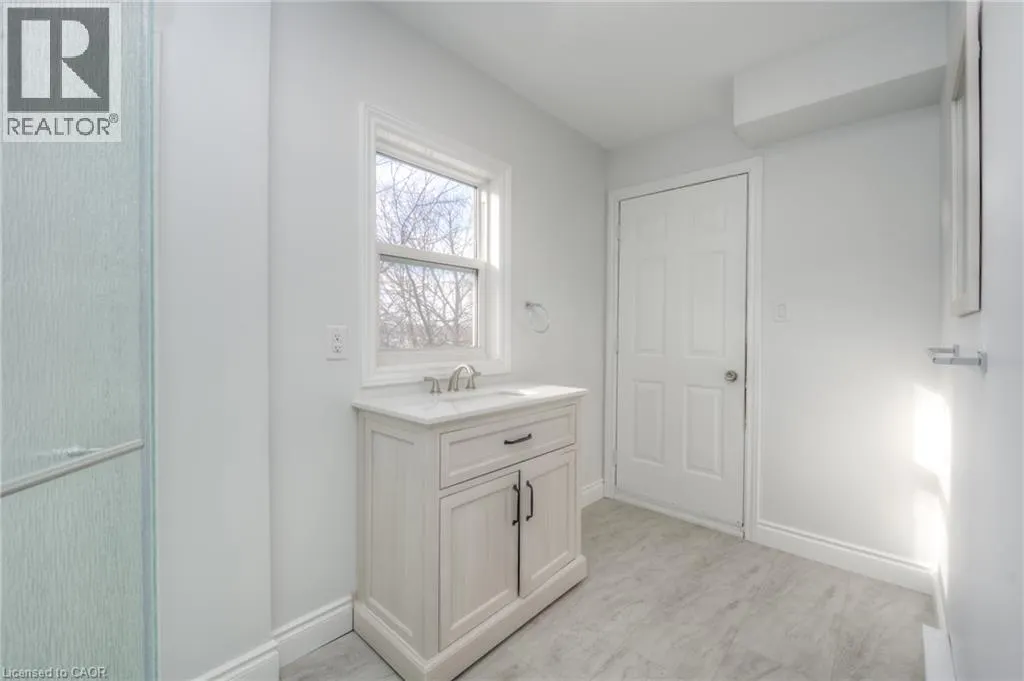18 STIRLING Avenue N Unit# 2 #2