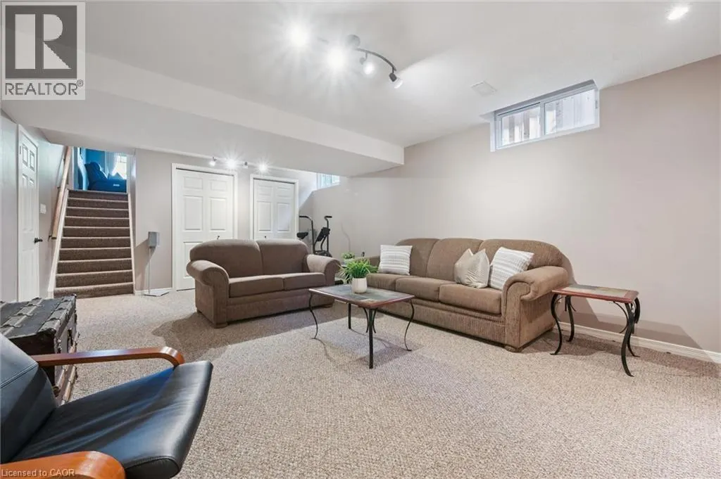 48 ABBEYWOOD Crescent