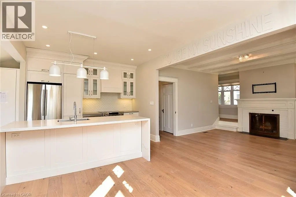 6 NELLES Boulevard