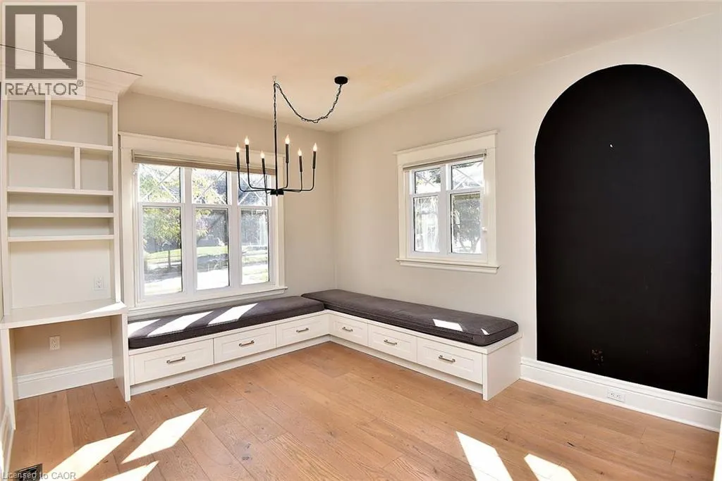 6 NELLES Boulevard