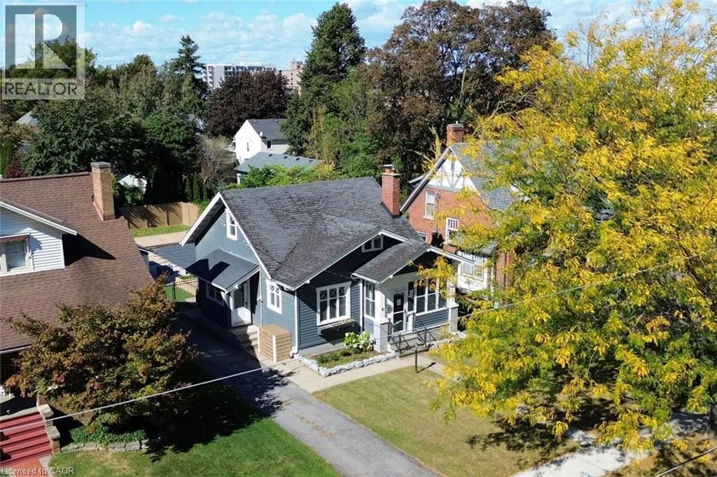 6 NELLES Boulevard