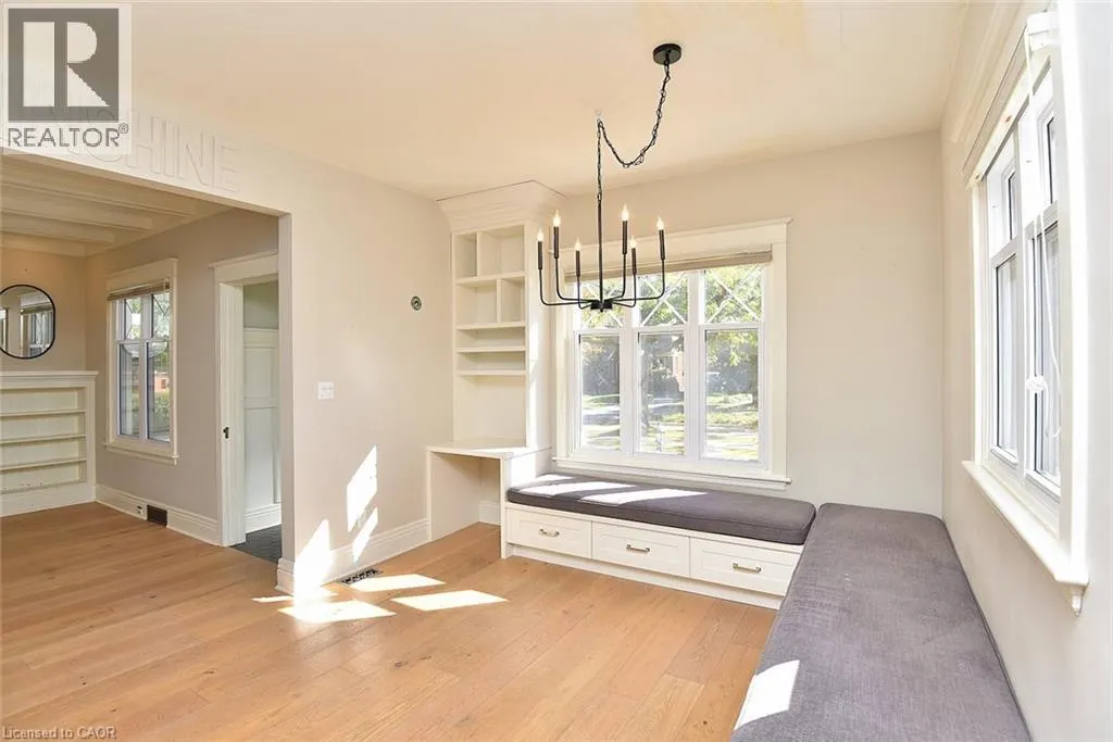 6 NELLES Boulevard