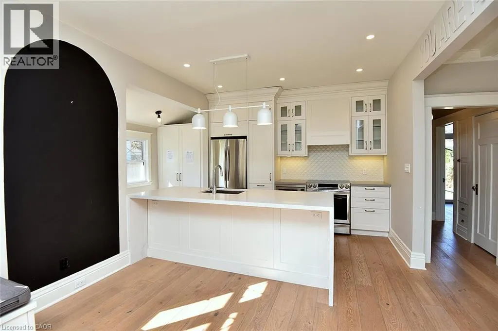 6 NELLES Boulevard