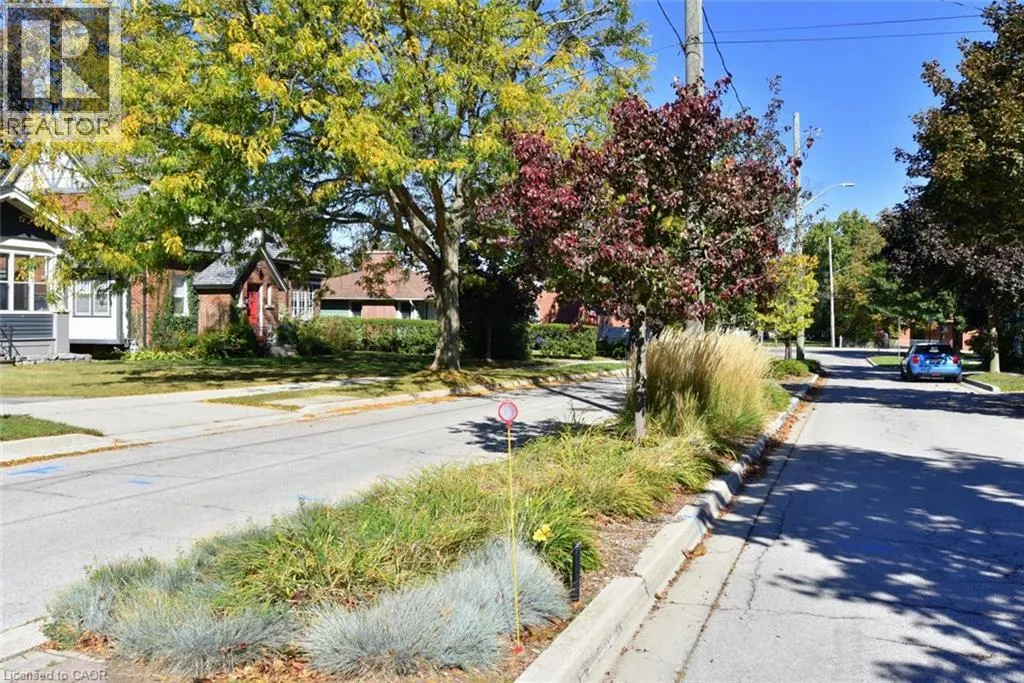 6 NELLES Boulevard