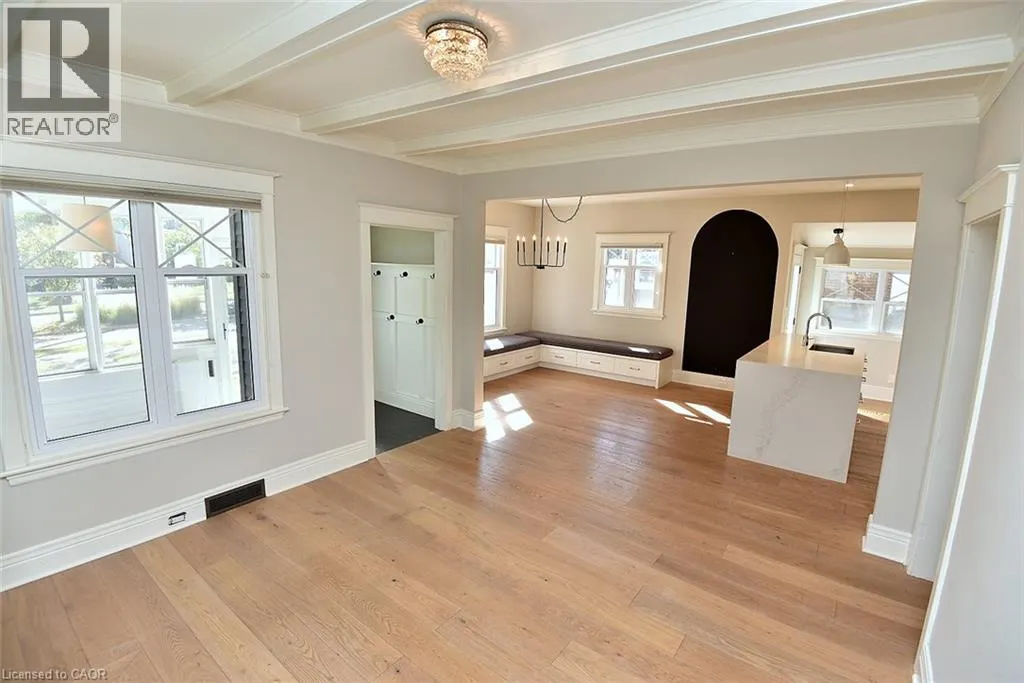 6 NELLES Boulevard