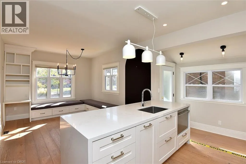 6 NELLES Boulevard