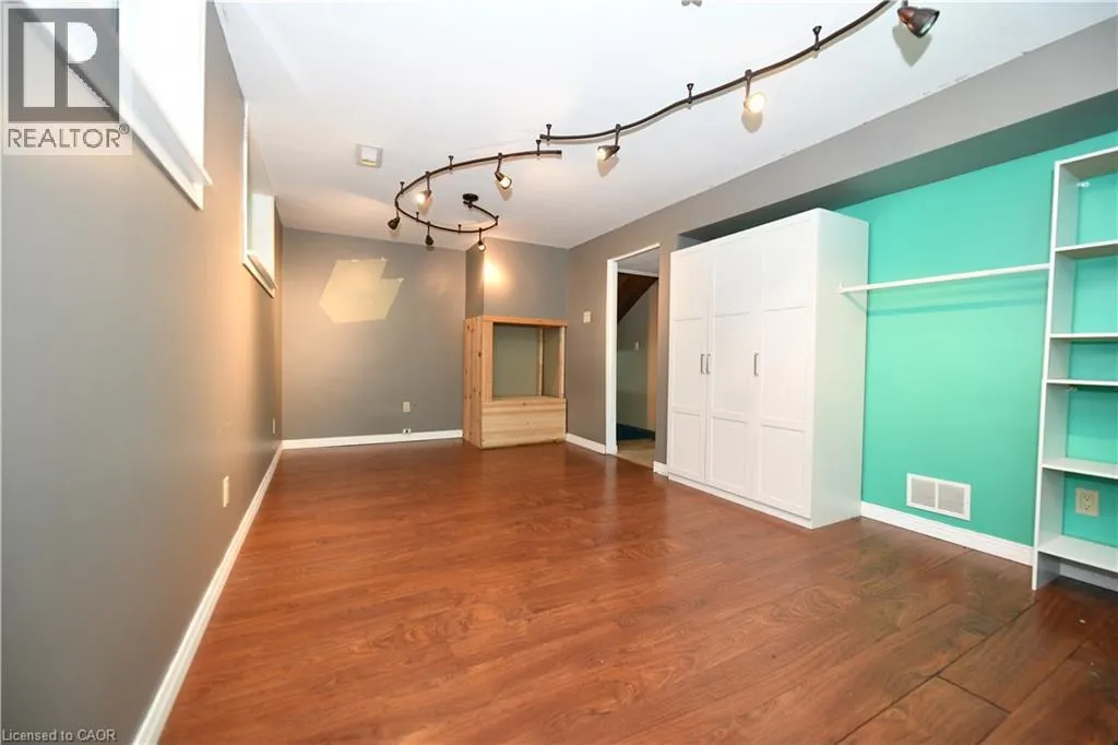 37 EBURY Crescent