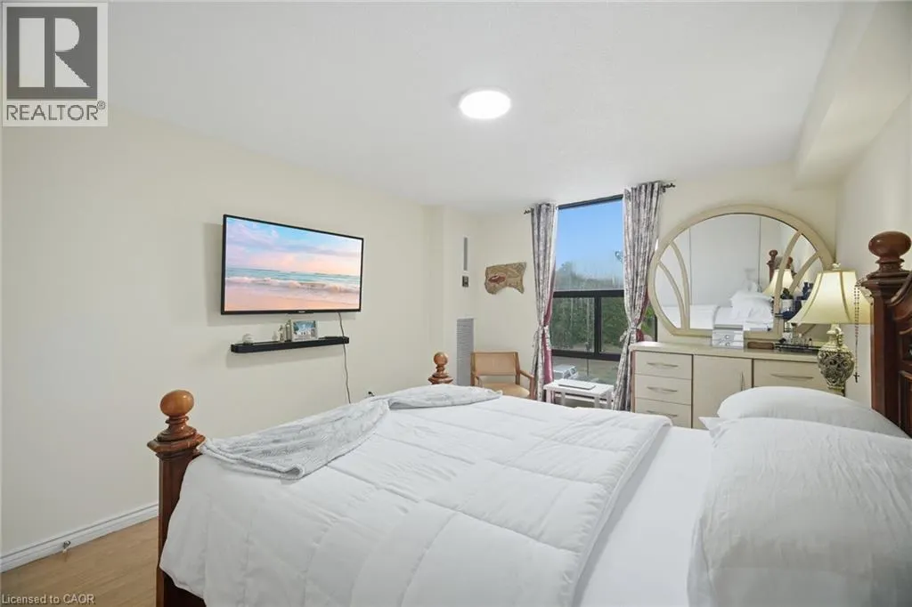 4 KINGS CROSS Road Unit# 303 #303